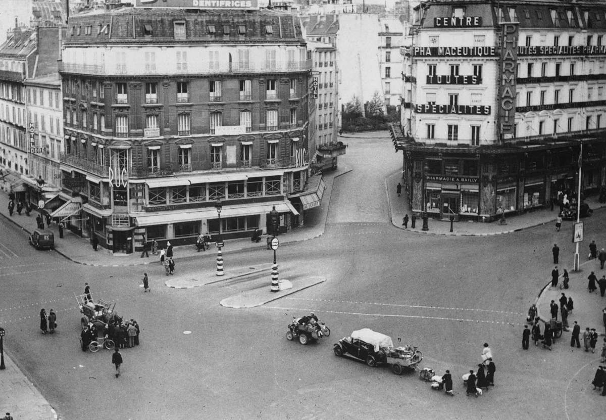 Последние выезды с Римской площади в Париже опустели от его населения, 12 и 13 июня 1940 года