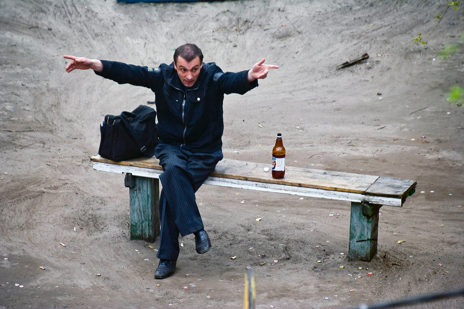 Украинский фотограф запечатлел десятилетие в жизни одной парковой скамейки
