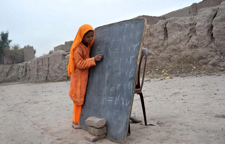 Так учатся девочки в 15 странах мира – фотографии, которые указывают на очень важную проблему