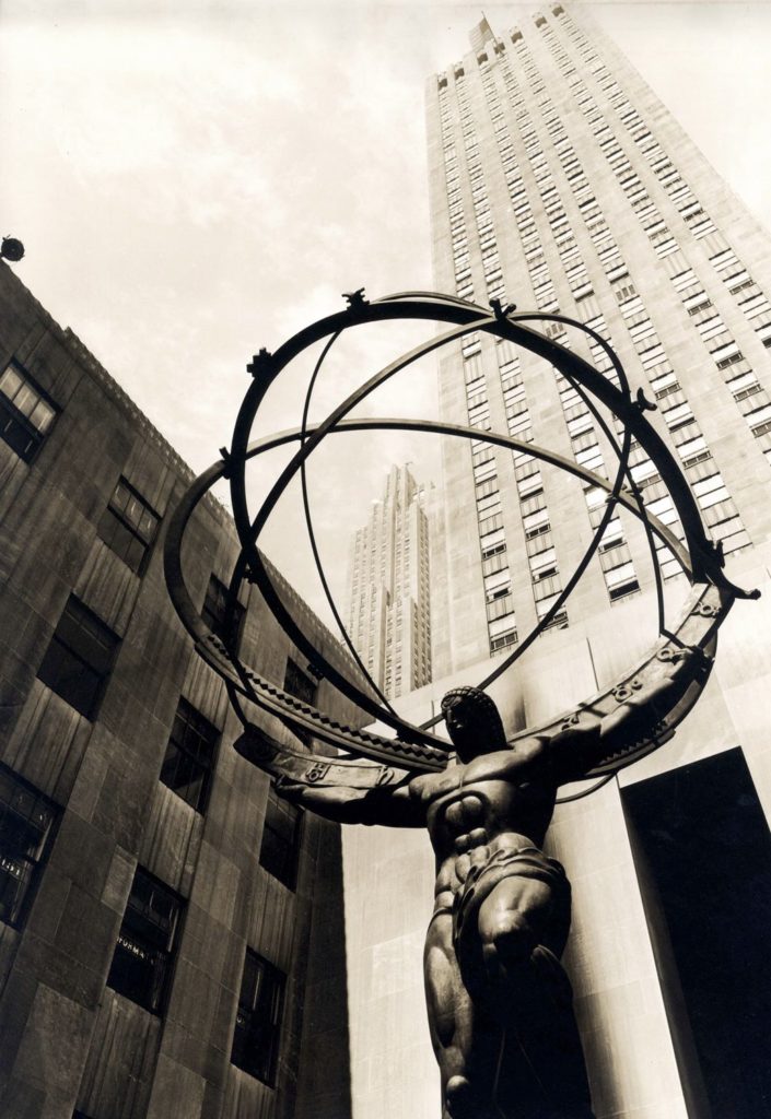 Атлас, держащий небеса, 1938 (скульптура Ли Лори и Рене Пола Шамбеллана)