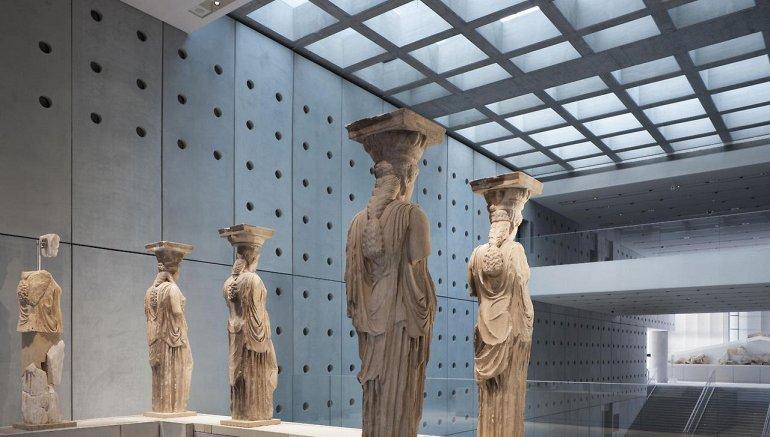 Скульптуры в музее Акрополя, датированные 6-5 век до н.э.