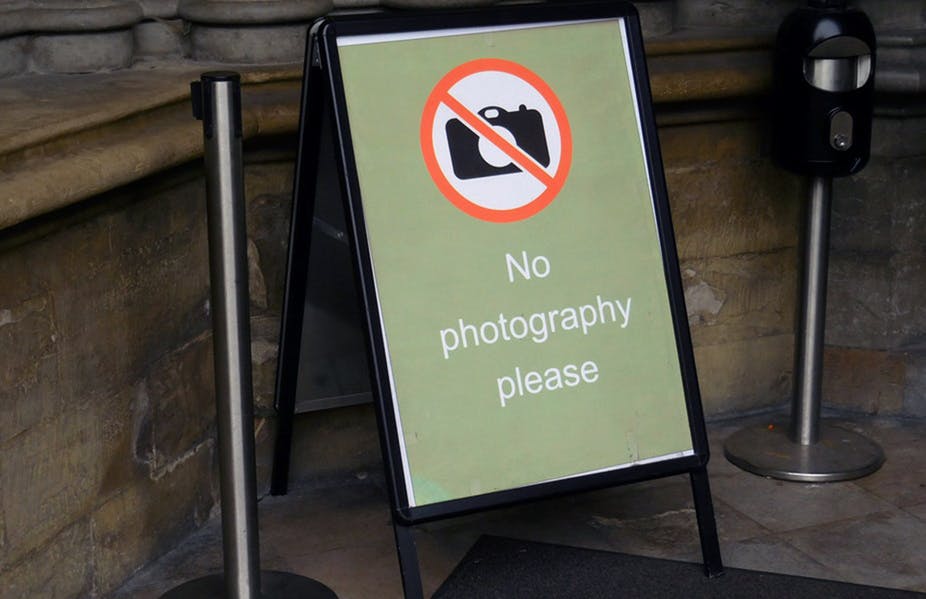 Стенд информирующий посетителей о запрете фотосъемке